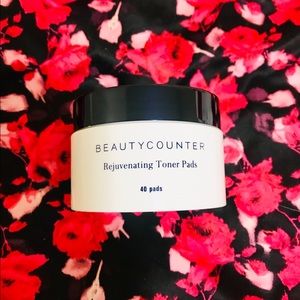 Beautycounter Rejuvenating Toner Pads